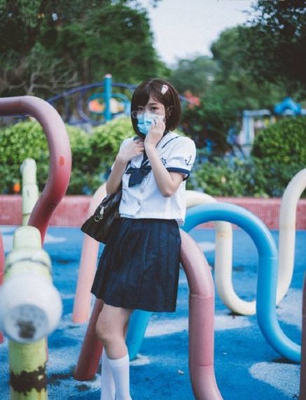 年轻的小婊5线观高清5中字电影