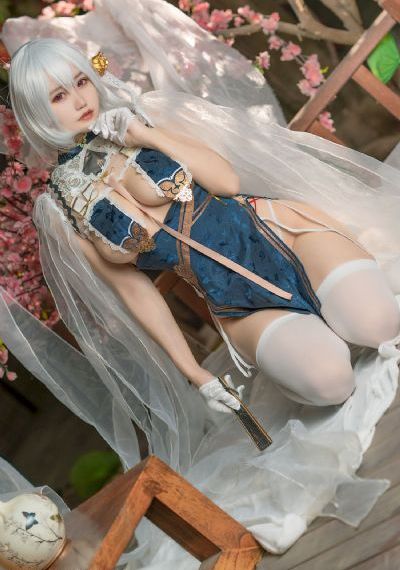 眼镜彼女