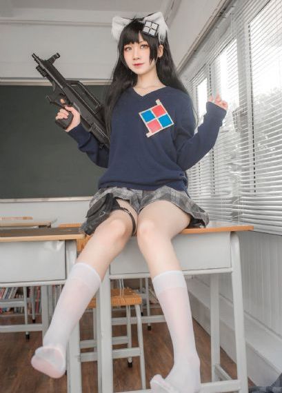 嫩模被强到高潮呻吟不断