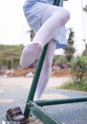 两个裸男脱了裤子摸j视频